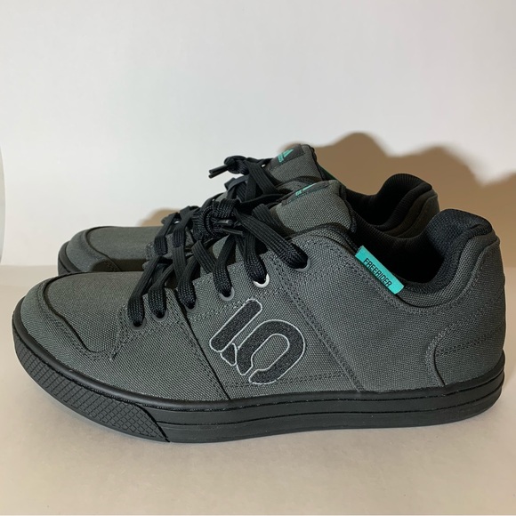 NWOT ADIDAS FREERIDER. CLOSING 4 GOOD - Picture 4 of 8